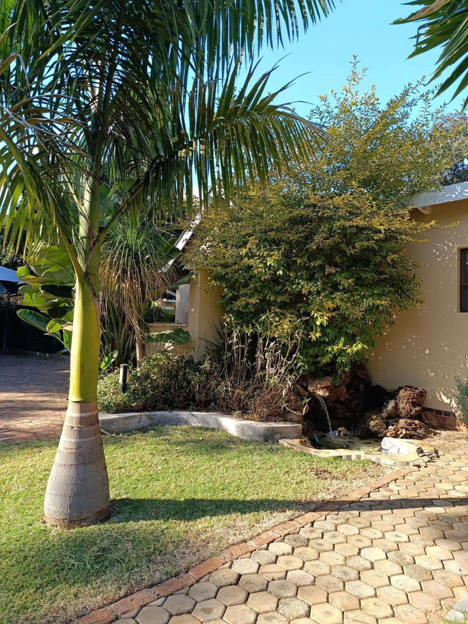 Jacaranda Hotel Harare Exterior photo