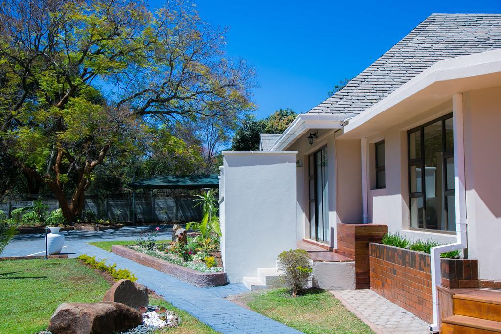Jacaranda Hotel Harare Exterior photo